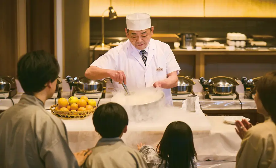 今夏限定、美食のライブショー
