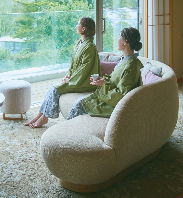唯一無二の勾玉型ソファ